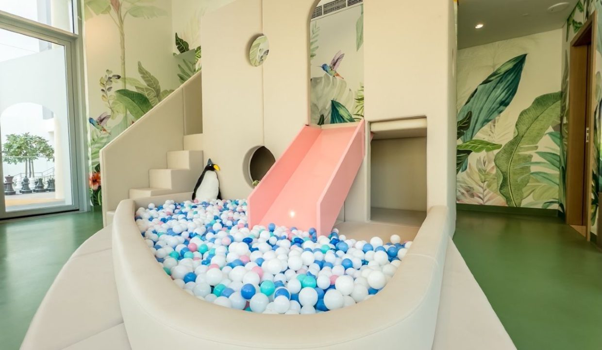 Stylish 1-Bedroom Apartment | Ellington House-30