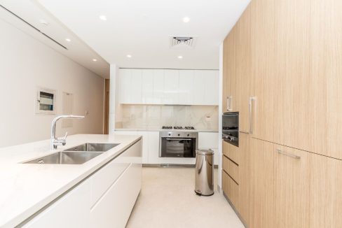 Elegant 3-Bedroom Apartment in Ellington House-5