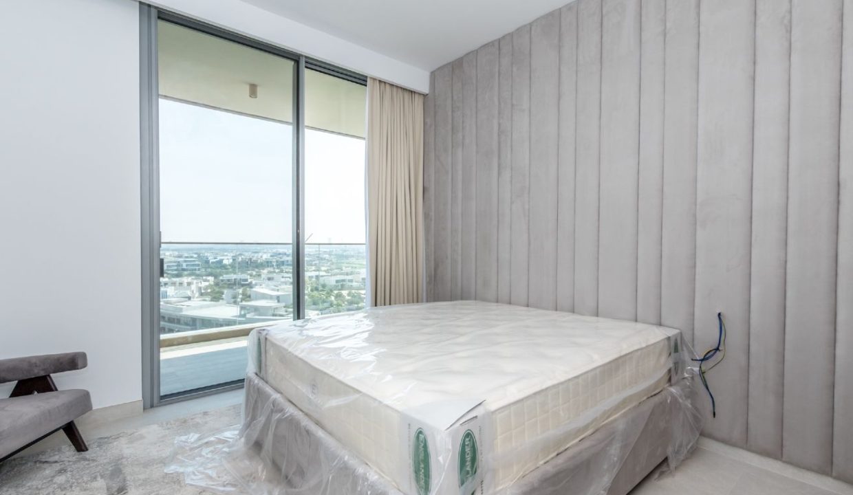 Elegant 3-Bedroom Apartment in Ellington House-8