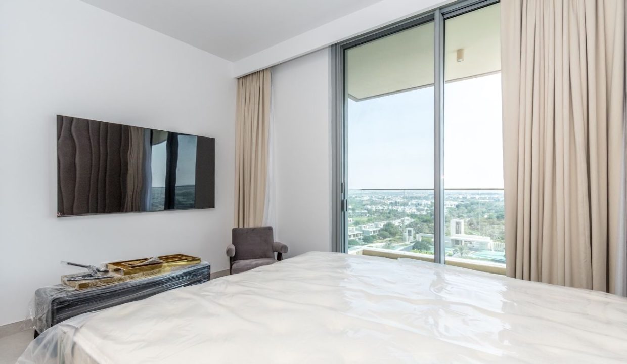 Elegant 3-Bedroom Apartment in Ellington House-9