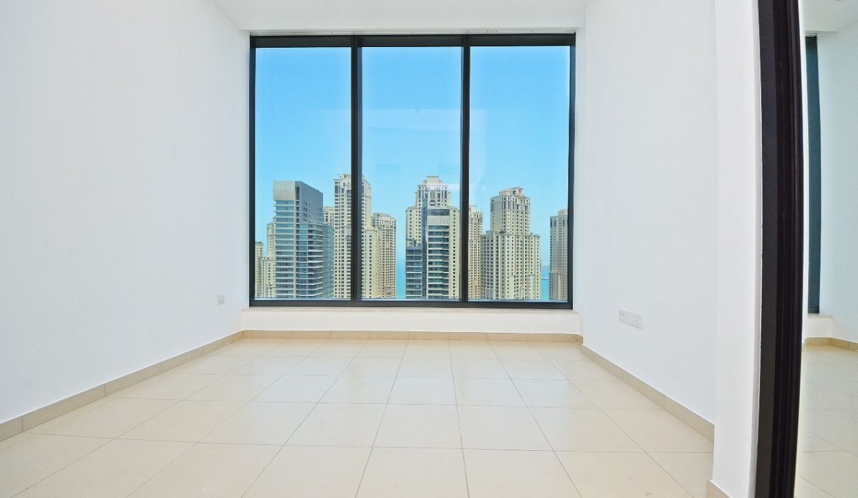 Central Modern 3 Bed with Panoramic Marina View-6