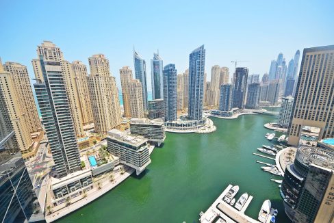 Central Modern 3 Bed with Panoramic Marina View-8