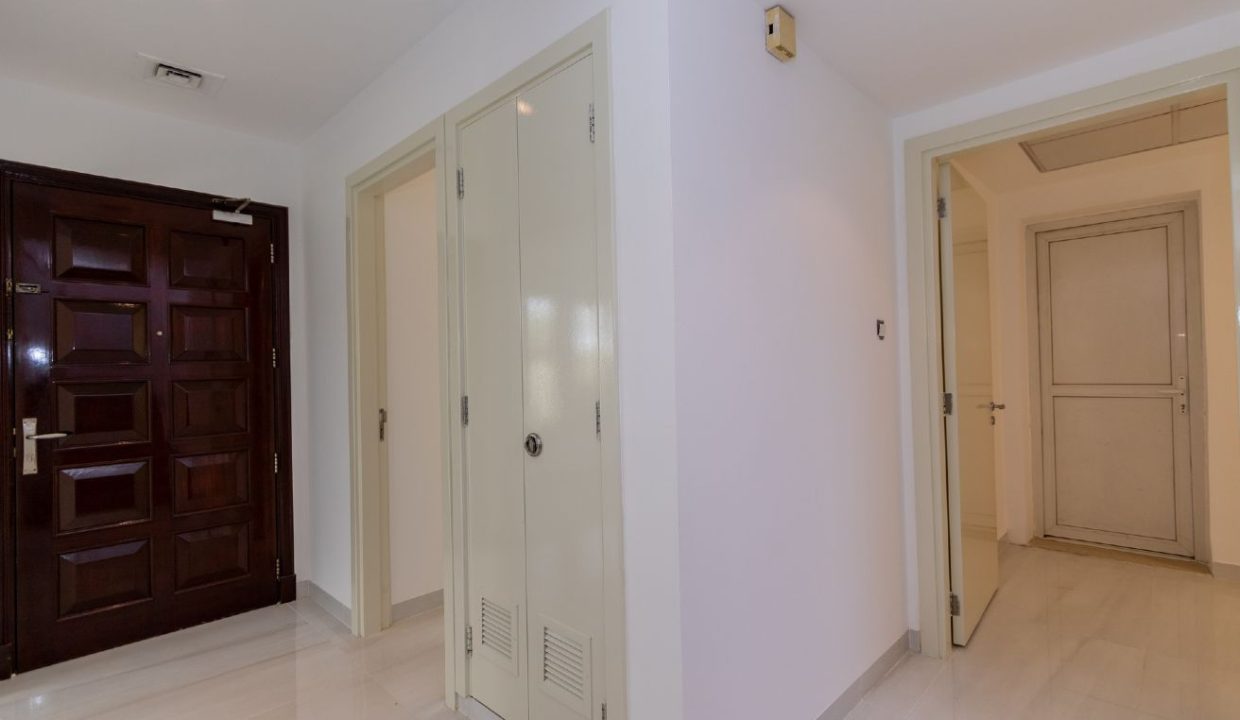 Amazing Lake-View | Fully Upgraded | Lush Garden-11