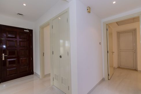 Amazing Lake-View | Fully Upgraded | Lush Garden-11