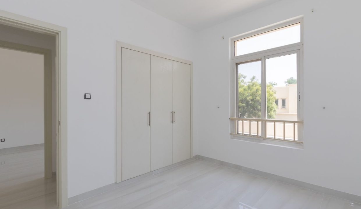 Amazing Lake-View | Fully Upgraded | Lush Garden-12