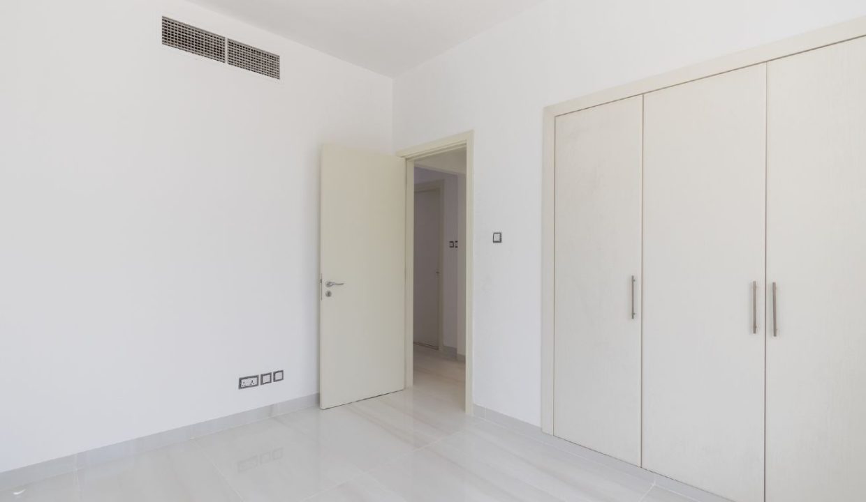 Amazing Lake-View | Fully Upgraded | Lush Garden-13