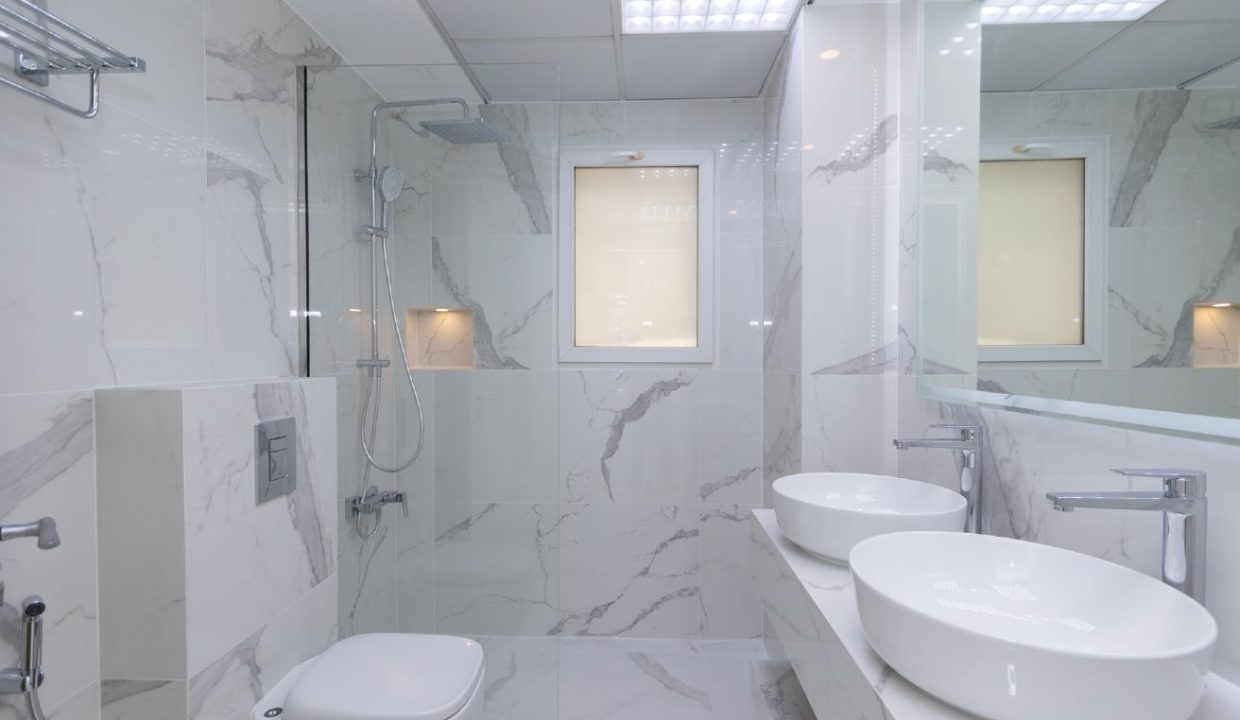 Amazing Lake-View | Fully Upgraded | Lush Garden-14