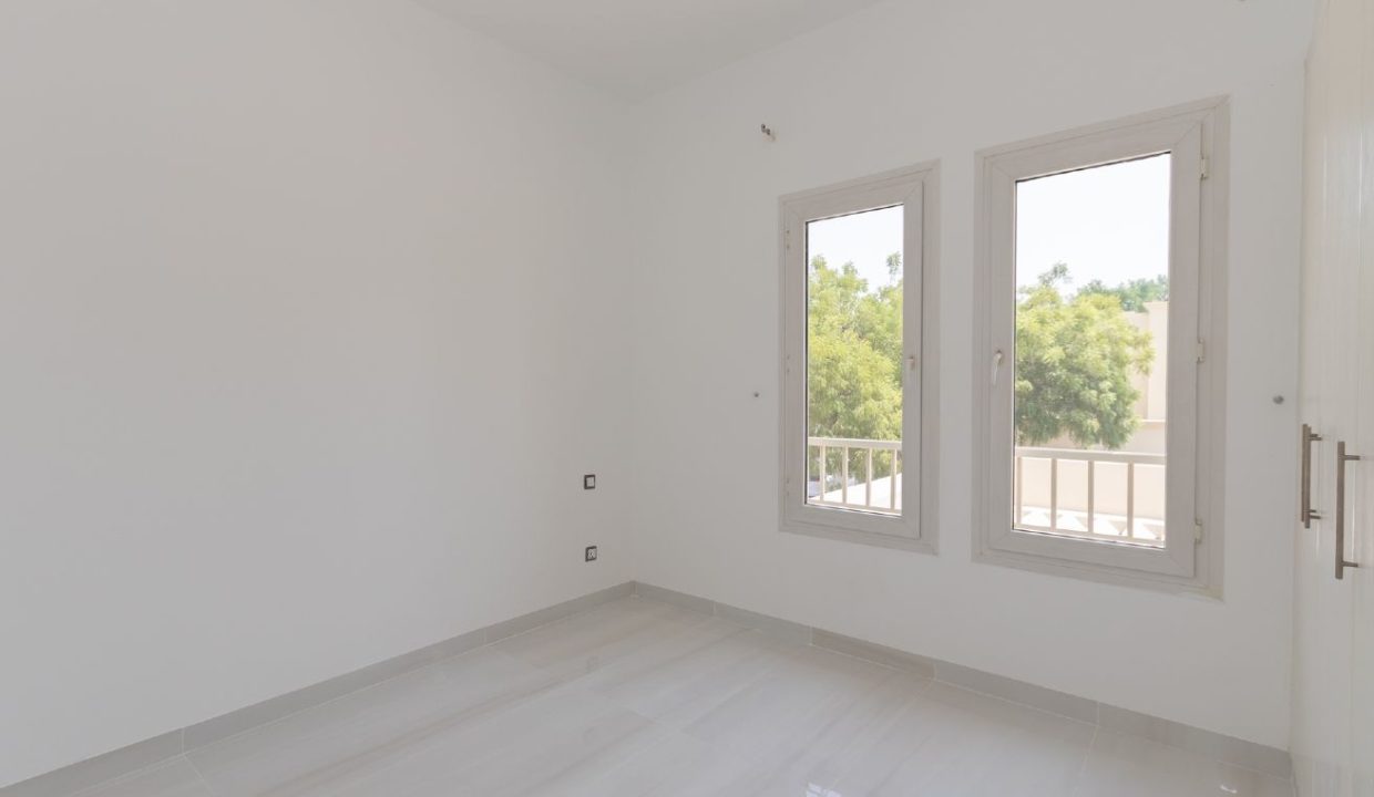 Amazing Lake-View | Fully Upgraded | Lush Garden-16