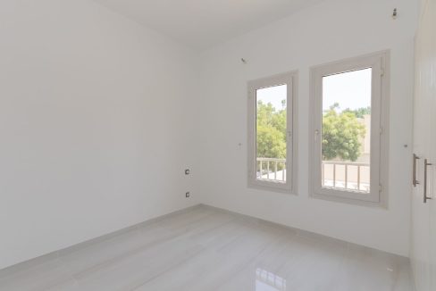 Amazing Lake-View | Fully Upgraded | Lush Garden-16