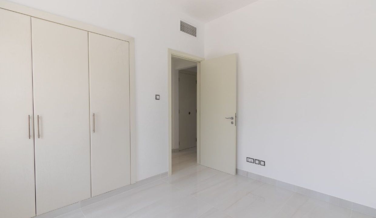 Amazing Lake-View | Fully Upgraded | Lush Garden-17