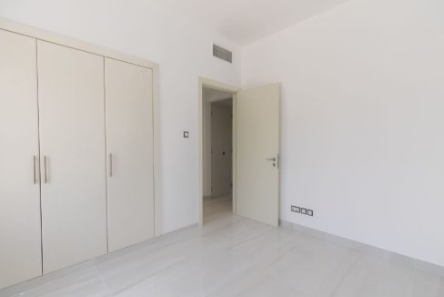 Amazing Lake-View | Fully Upgraded | Lush Garden-17