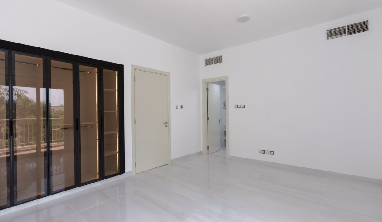 Amazing Lake-View | Fully Upgraded | Lush Garden-20