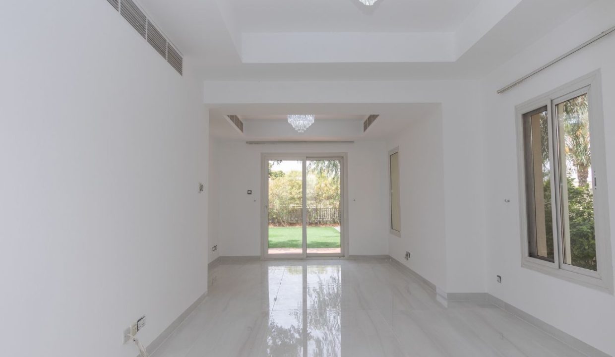 Amazing Lake-View | Fully Upgraded | Lush Garden-3