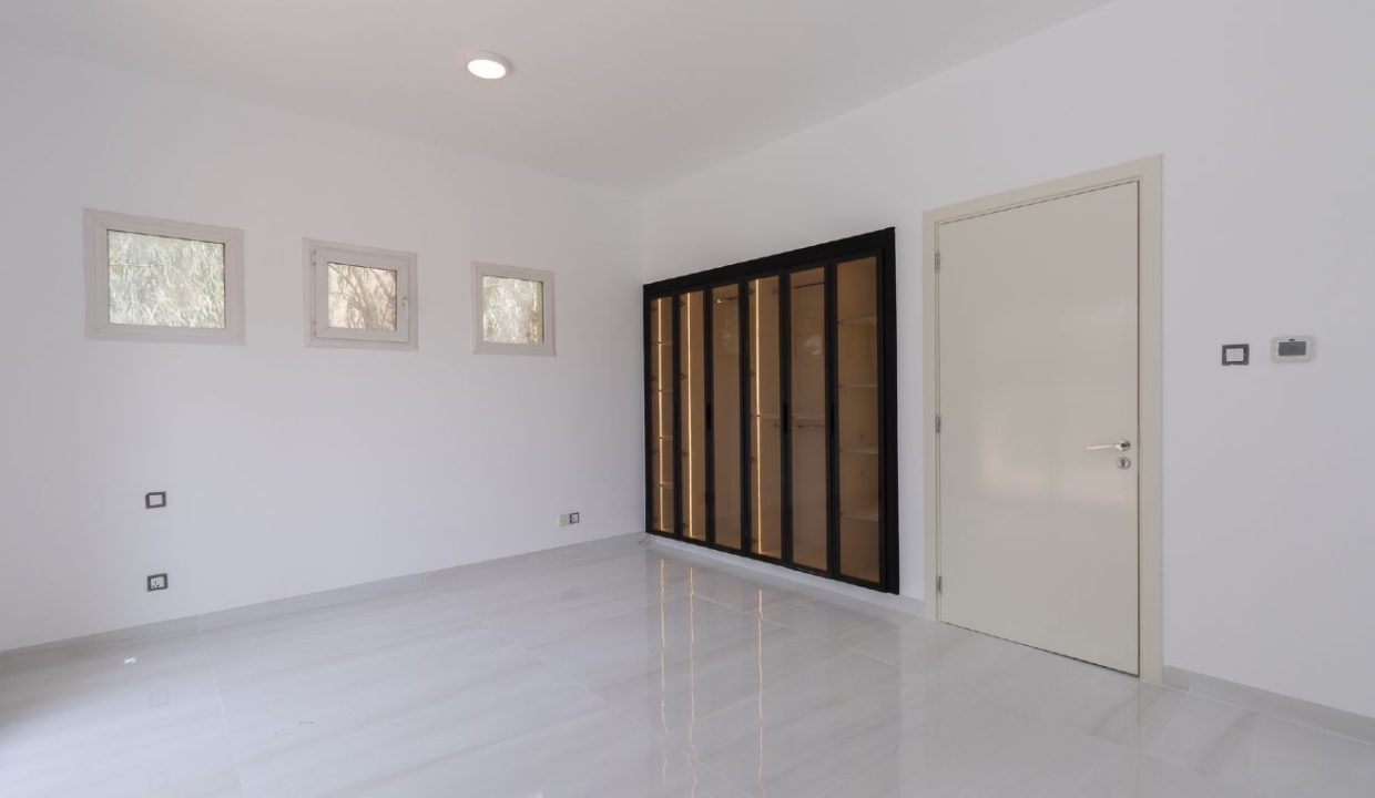 Amazing Lake-View | Fully Upgraded | Lush Garden-21