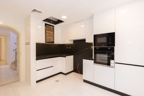 Amazing Lake-View | Fully Upgraded | Lush Garden-24