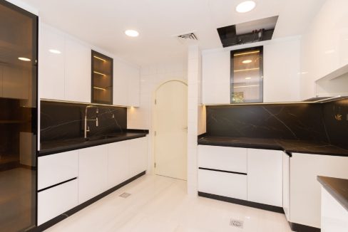 Amazing Lake-View | Fully Upgraded | Lush Garden-25