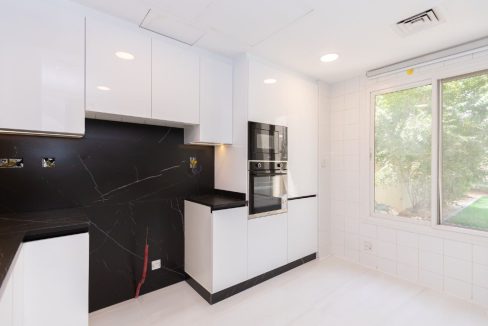 Amazing Lake-View | Fully Upgraded | Lush Garden-26