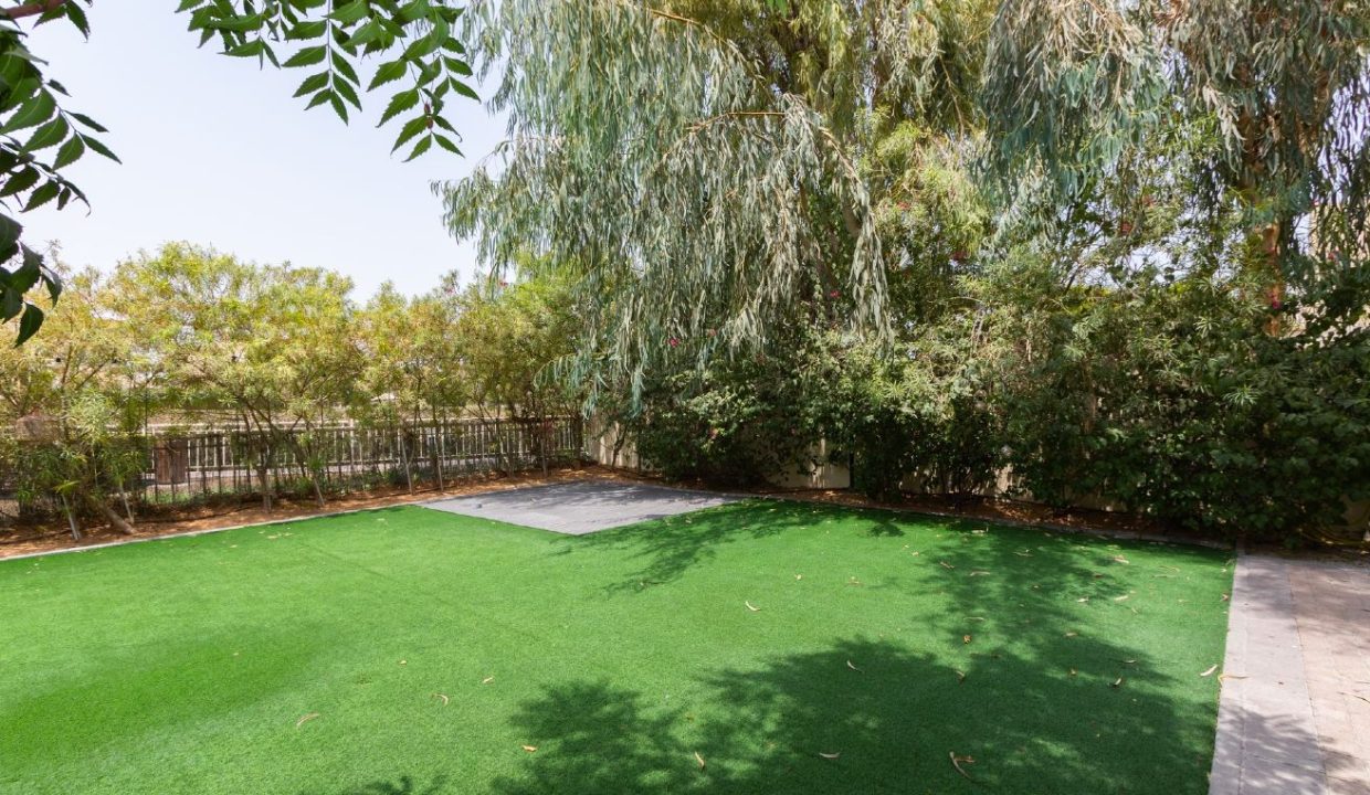 Amazing Lake-View | Fully Upgraded | Lush Garden-28