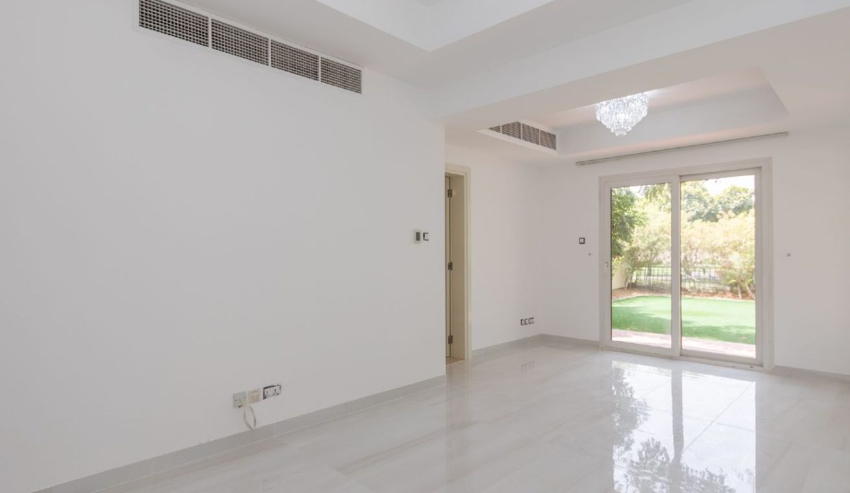 Amazing Lake-View | Fully Upgraded | Lush Garden-4