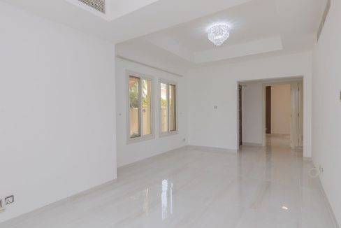 Amazing Lake-View | Fully Upgraded | Lush Garden-5