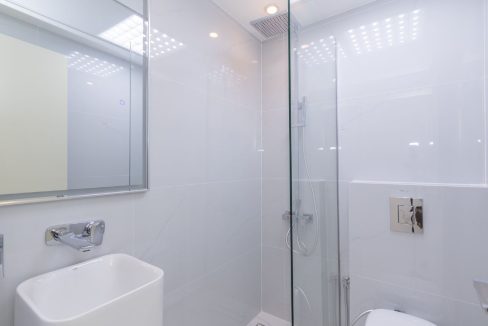 Amazing Lake-View | Fully Upgraded | Lush Garden-10