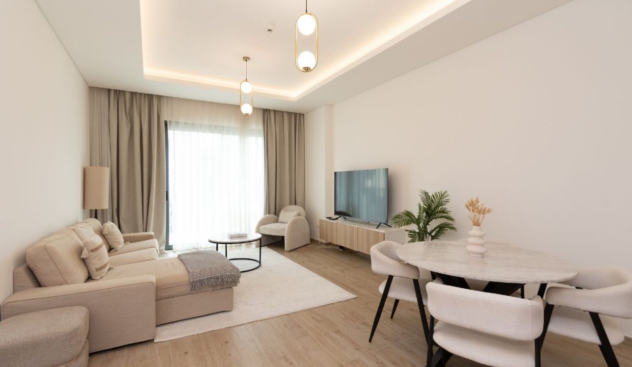 1BR Fully Furnished Apartment in Central Park-1
