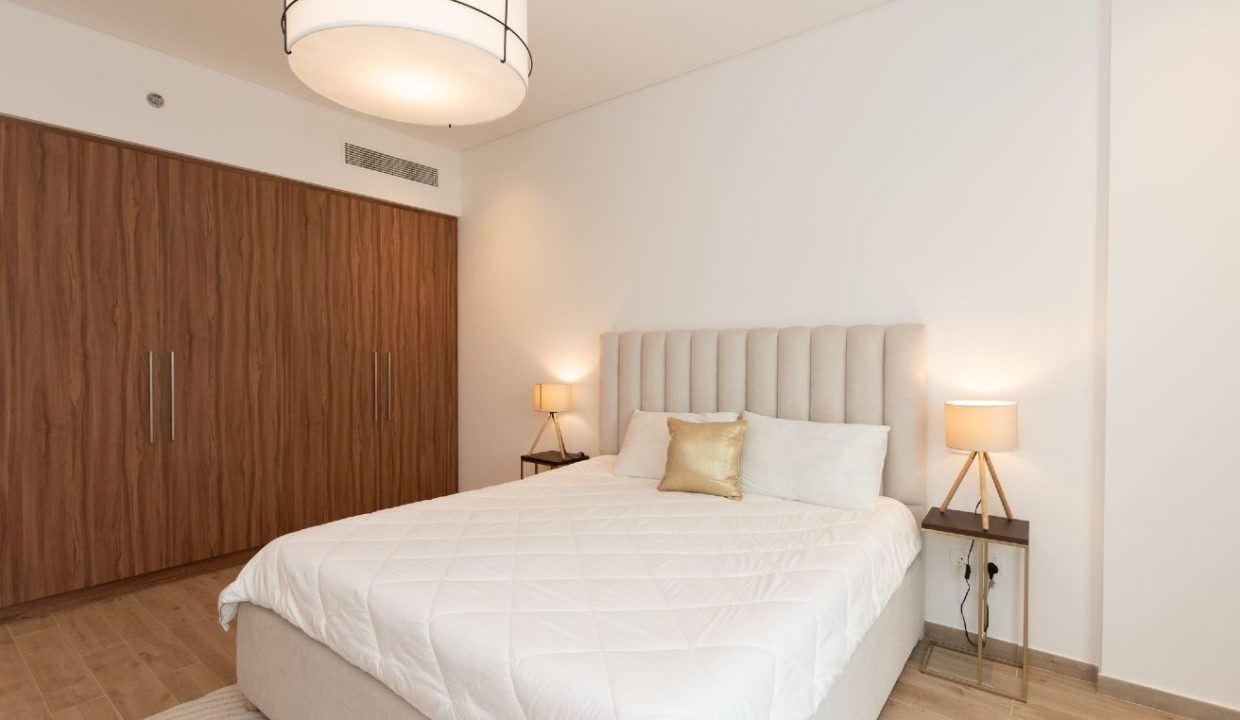 1BR Fully Furnished Apartment in Central Park-10