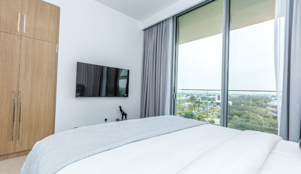 Modern 2BR+M with Top Amenities at Ellington House-2