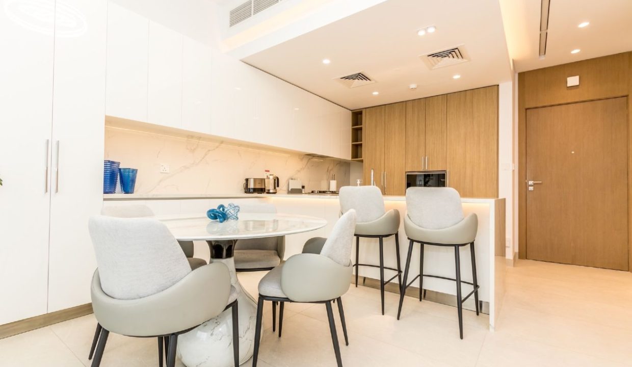 Modern 2BR+M with Top Amenities at Ellington House-15