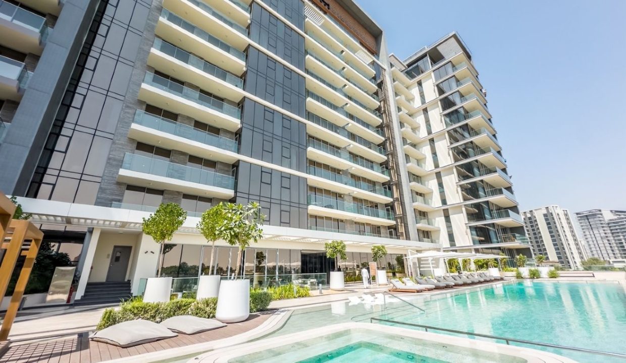 Modern 2BR+M with Top Amenities at Ellington House-30