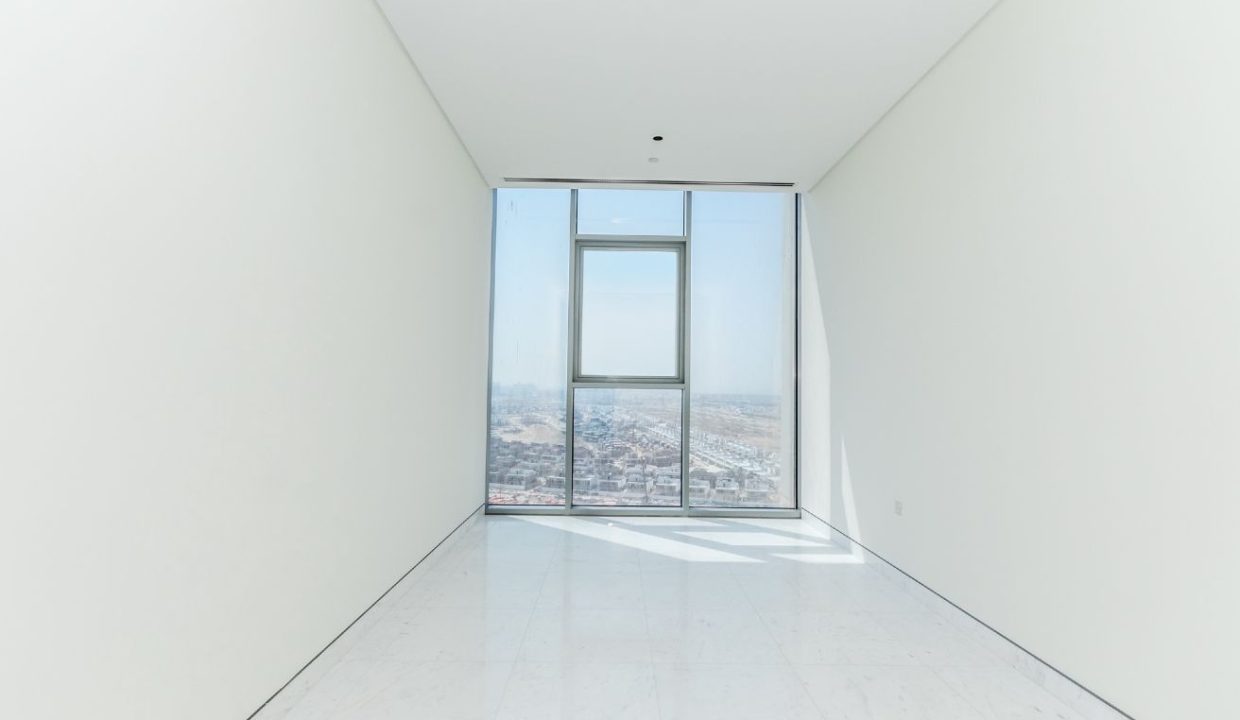 Luxury 4BR Penthouse with Stunning Lagoon Views-12