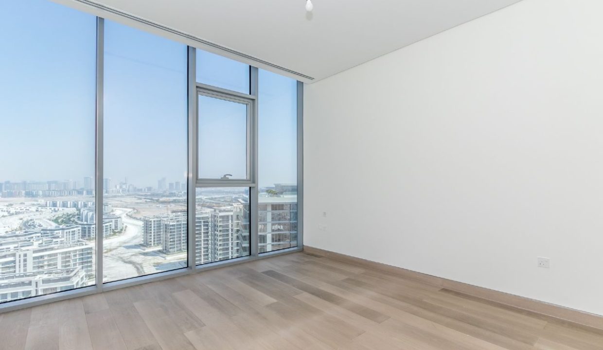 Luxury 4BR Penthouse with Stunning Lagoon Views-17