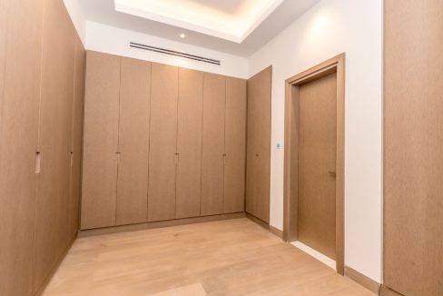 Elegant 4BR Penthouse with Panoramic Lagoon View-23