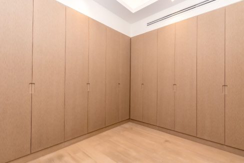 Elegant 4BR Penthouse with Panoramic Lagoon View-24