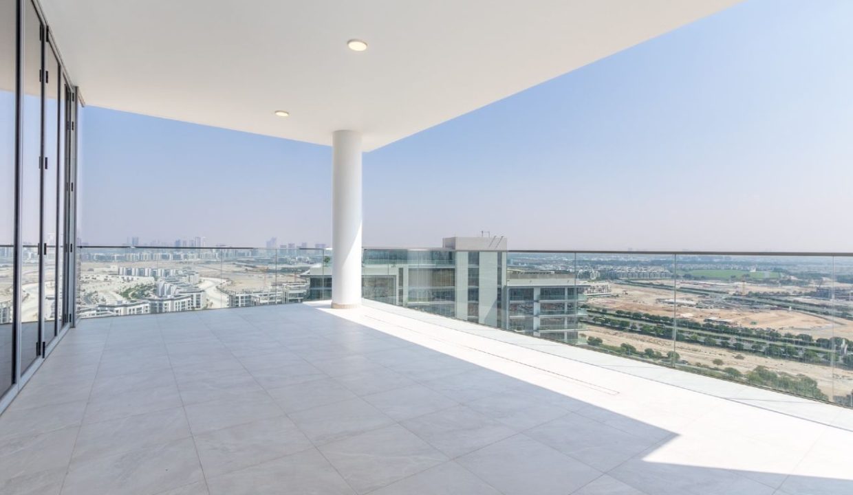 Luxury 4BR Penthouse with Stunning Lagoon Views-29