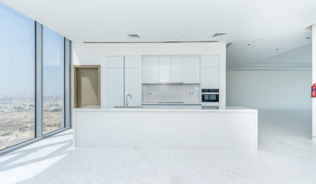 Luxury 4BR Penthouse with Stunning Lagoon Views-7