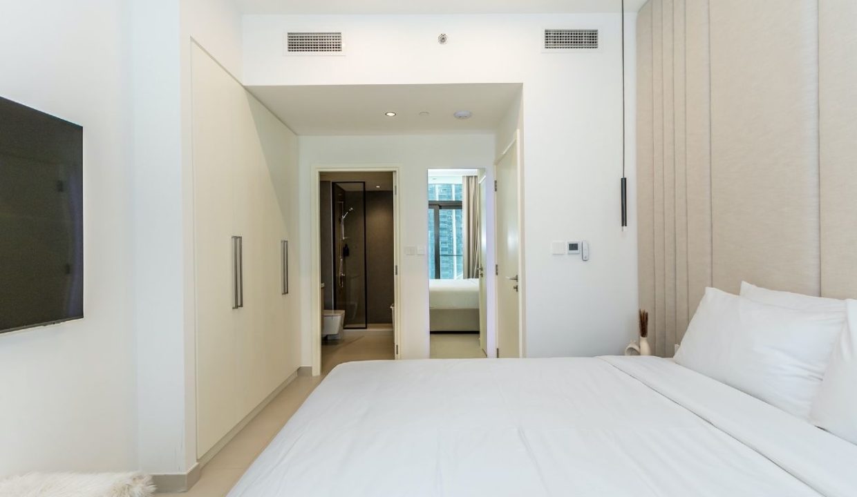 Luxury 3BR + Maid | Fully Furnished | Burj crown-16