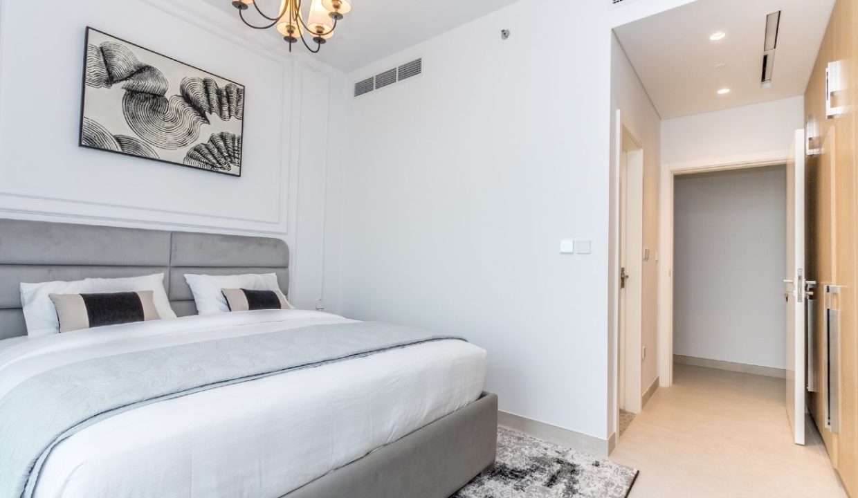 Modern 2BR+M with Top Amenities at Ellington House-3