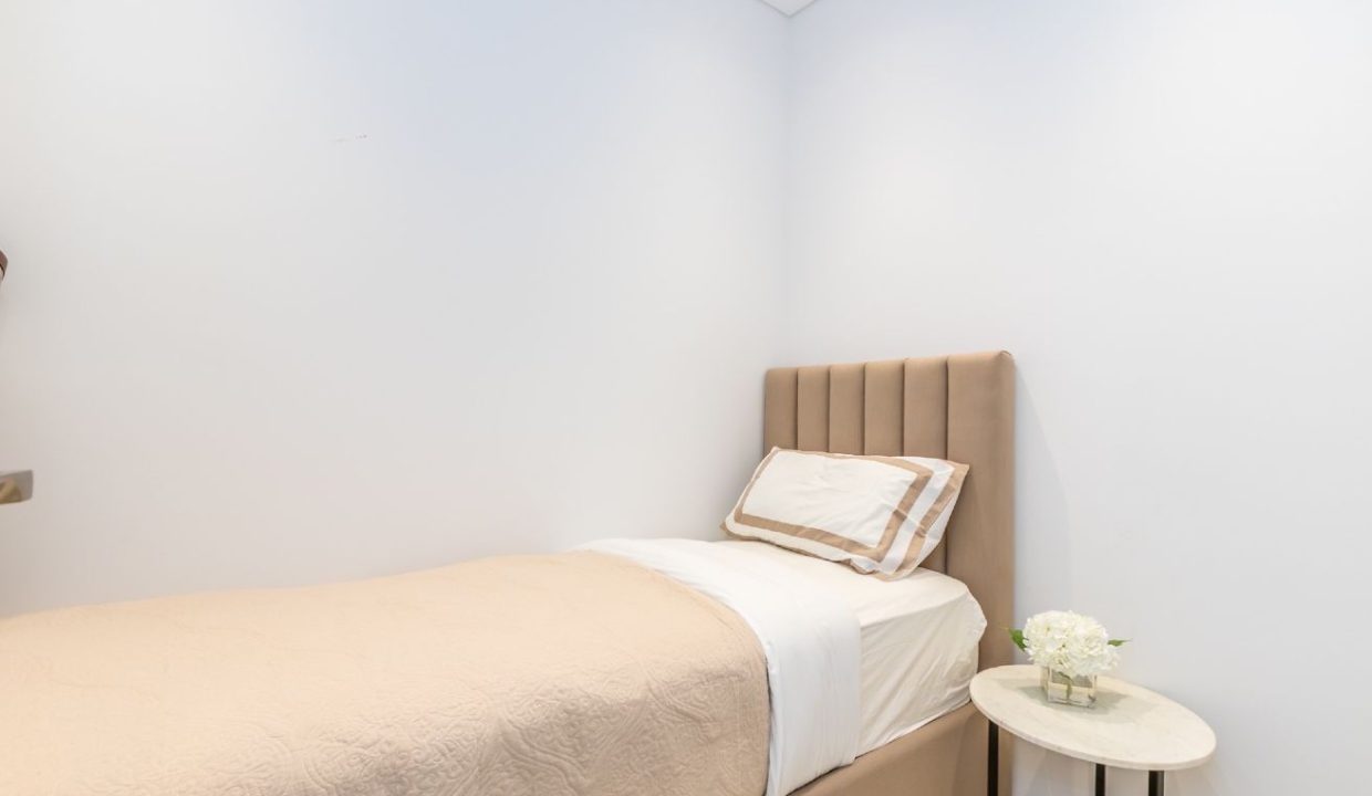 Modern 2BR+M with Top Amenities at Ellington House-4