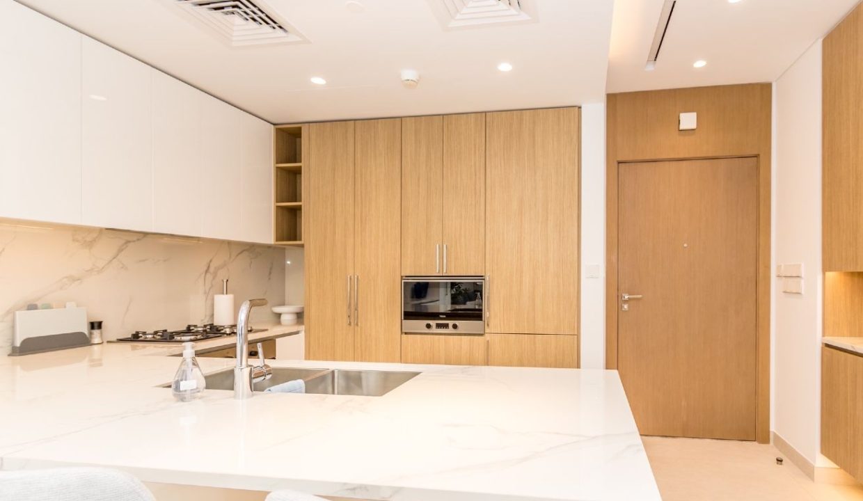 Modern 2BR+M with Top Amenities at Ellington House-10