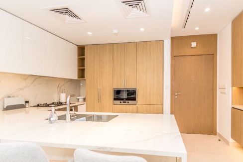 Modern 2BR+M with Top Amenities at Ellington House-10