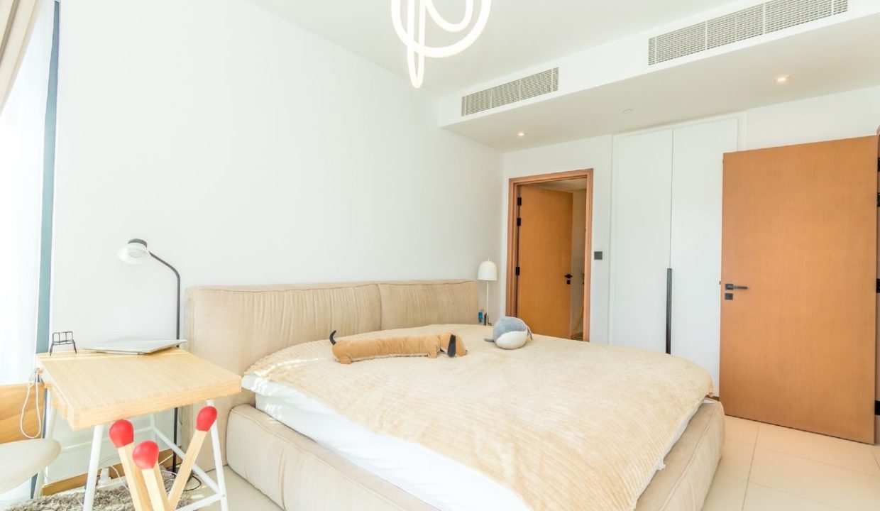 Luxurious 2-Bedroom Apartment in Vida Residence-12