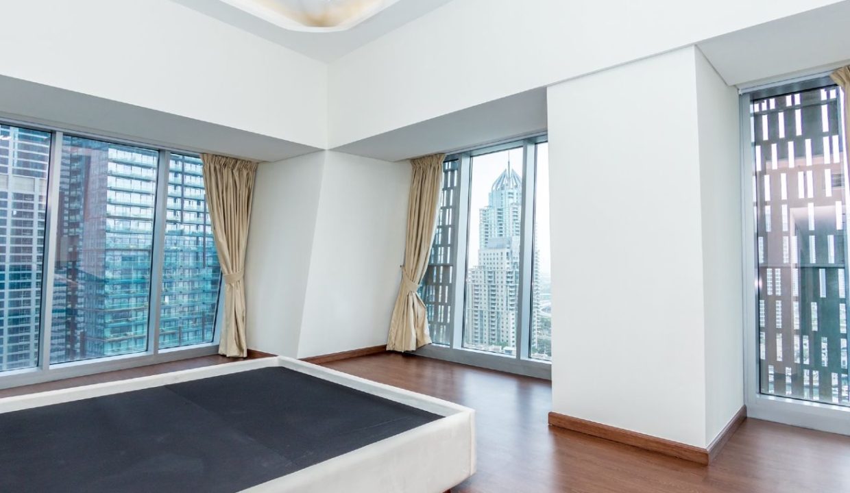 Stunning  2BR with Breathtaking Views-16