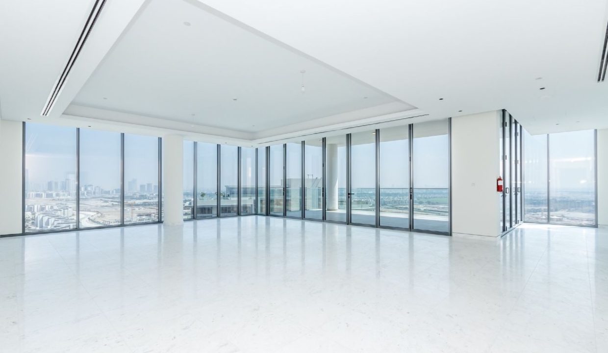 Luxury 4BR Penthouse with Stunning Lagoon Views-3