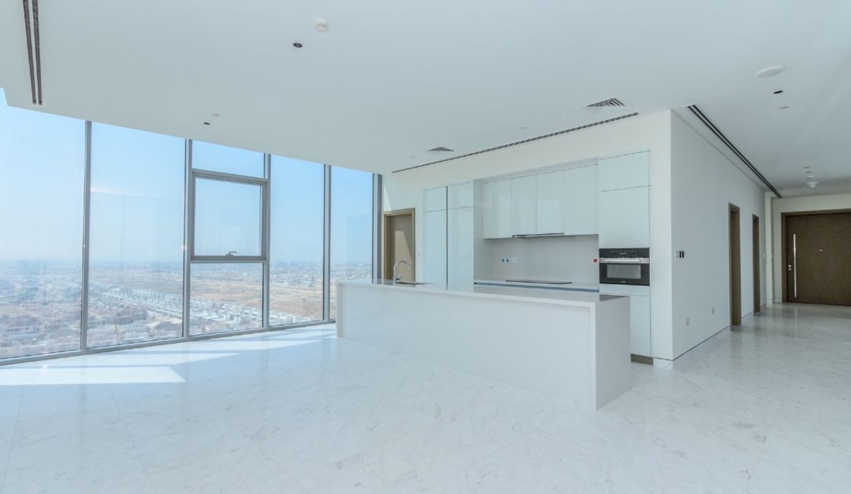 Luxury 4BR Penthouse with Stunning Lagoon Views-6