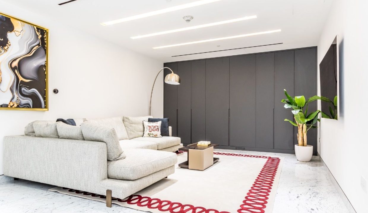 Elegant 3-Bedroom Apartment in Ellington House-21