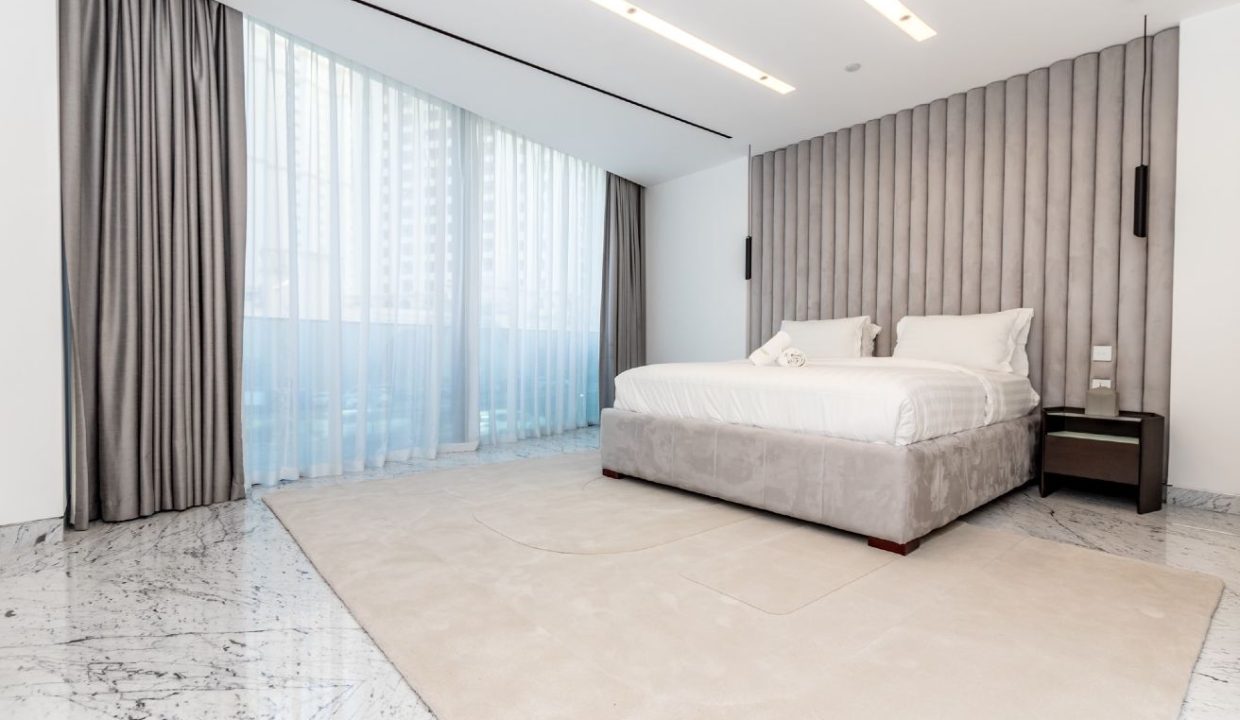 Elegant 3-Bedroom Apartment in Ellington House-23