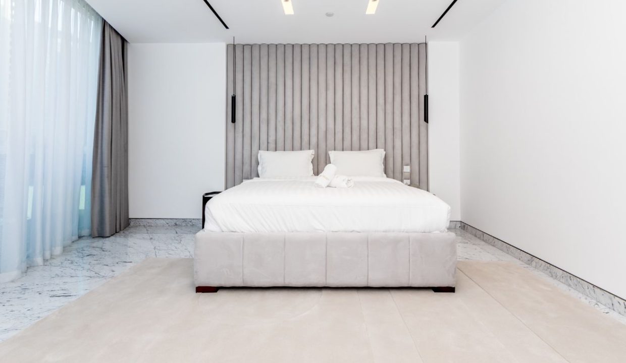 Elegant 3-Bedroom Apartment in Ellington House-24