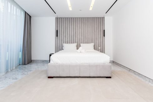 Elegant 3-Bedroom Apartment in Ellington House-24