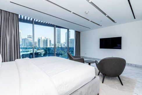 Elegant 3-Bedroom Apartment in Ellington House-29